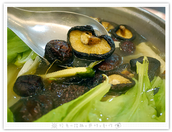 [台南食記] 食紳枸尾雞~清純系溫補火鍋新選擇！