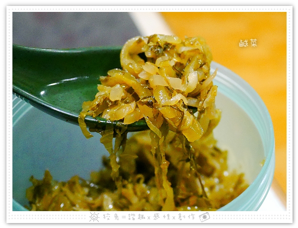 [台南食記] 桃花源牛肉麵館~五點才剛開門就高朋滿座！老饕必嚐的御品牛肉麵&泡菜豬肉麵！