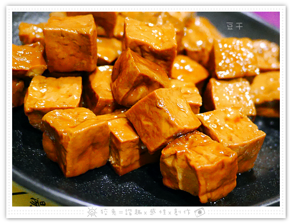[台南食記] 桃花源牛肉麵館~五點才剛開門就高朋滿座！老饕必嚐的御品牛肉麵&泡菜豬肉麵！