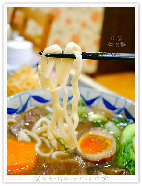 [台南食記] 桃花源牛肉麵館~五點才剛開門就高朋滿座！老饕必嚐的御品牛肉麵&泡菜豬肉麵！
