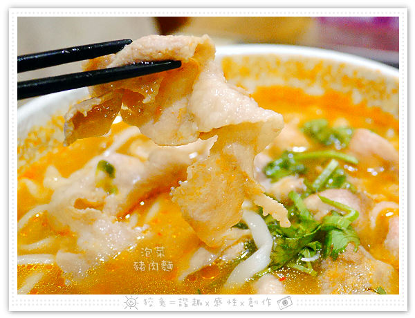 [台南食記] 桃花源牛肉麵館~五點才剛開門就高朋滿座！老饕必嚐的御品牛肉麵&泡菜豬肉麵！