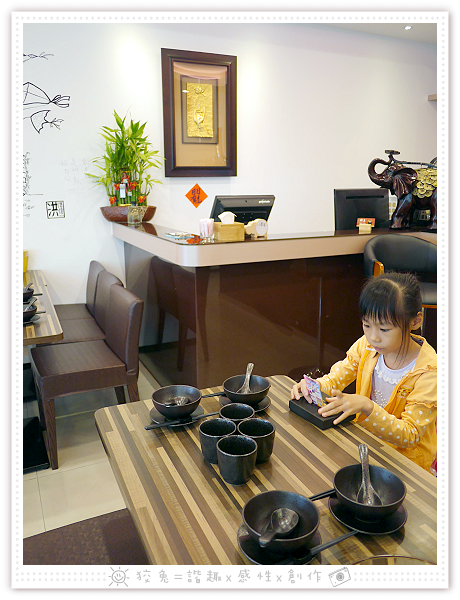 [台南食記] 粥皇/京樓‧砂鍋粥專賣店~貴得有道理！孝敬長輩的超豪華粥品！老少咸宜的干貝鮑魚粥加土雞腿肉！