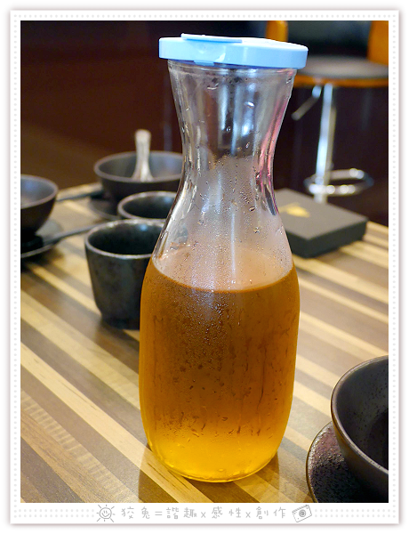 [台南食記] 粥皇/京樓‧砂鍋粥專賣店~貴得有道理！孝敬長輩的超豪華粥品！老少咸宜的干貝鮑魚粥加土雞腿肉！