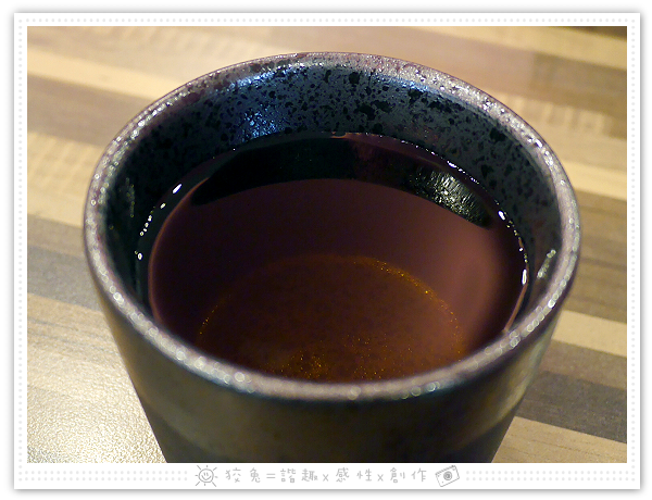 [台南食記] 粥皇/京樓‧砂鍋粥專賣店~貴得有道理！孝敬長輩的超豪華粥品！老少咸宜的干貝鮑魚粥加土雞腿肉！