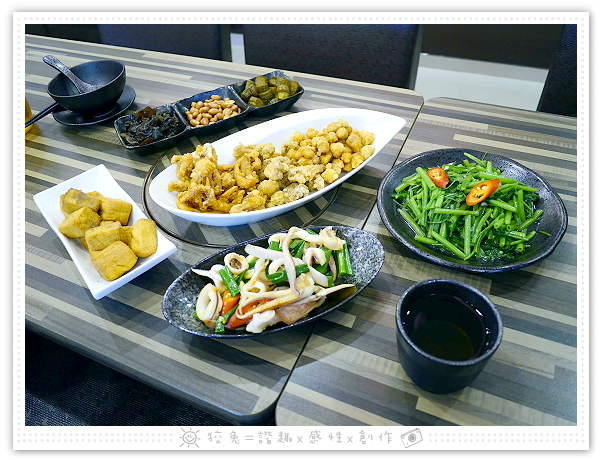 [台南食記] 粥皇/京樓‧砂鍋粥專賣店~貴得有道理！孝敬長輩的超豪華粥品！老少咸宜的干貝鮑魚粥加土雞腿肉！