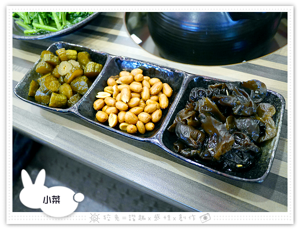 [台南食記] 粥皇/京樓‧砂鍋粥專賣店~貴得有道理！孝敬長輩的超豪華粥品！老少咸宜的干貝鮑魚粥加土雞腿肉！