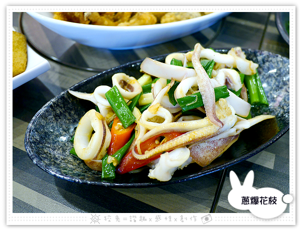 [台南食記] 粥皇/京樓‧砂鍋粥專賣店~貴得有道理！孝敬長輩的超豪華粥品！老少咸宜的干貝鮑魚粥加土雞腿肉！