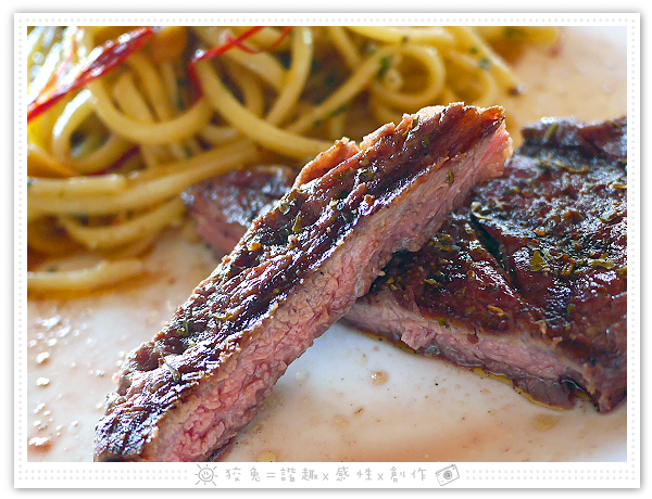 [台南食記] Marie's House瑪莉洋房~新菜單上市！碳烤美國牛排清炒蒜辣義大利麵&迷迭香烤羊肩排佐綠胡椒奶油醬汁！