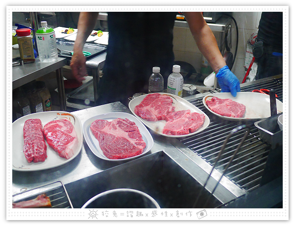 [台南食記] MAZE美之牛炭烤牛排館~原汁原味禁得起烤驗！美國頂級安格斯肋眼牛排&平價雞腿排！