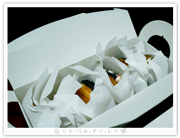 [台南食記] Cronutt可拿滋甜甜圈‧台南店~九種固定口味&每日隨機推出隱藏版卡通造型！獨家代理全世界第一瓶花露水！
