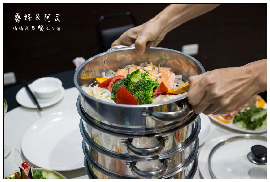 【台南中西區】珍饌蒸氣海鮮鍋，超夯的蒸氣海鮮塔!!~新鮮又美味!