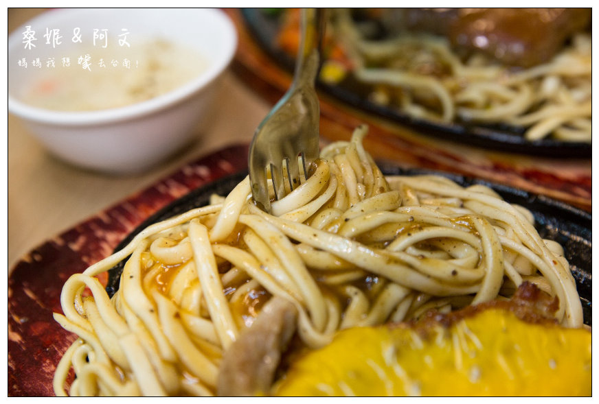 【台南東區】竹之青-牛排部屋，成大商圈平價美味的牛排料理，黃澄澄的起司好誘人!