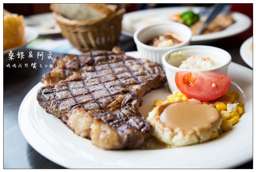 【台南安平】美味好吃的排餐料理！邊界驛站，比臉還大的肋眼牛排好好吃！