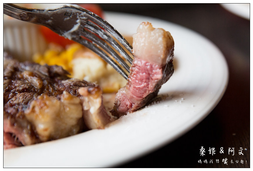 【台南安平】美味好吃的排餐料理！邊界驛站，比臉還大的肋眼牛排好好吃！