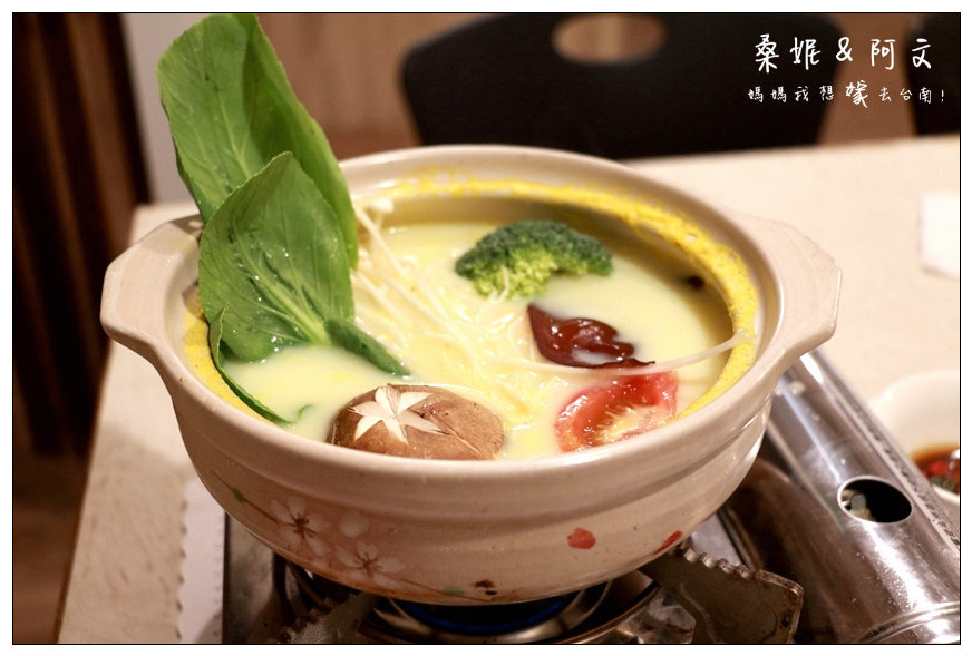 【台南東區】舞春 鍋物.簡餐，就是那顆蛋！黃澄澄健康好吃的壽喜燒~