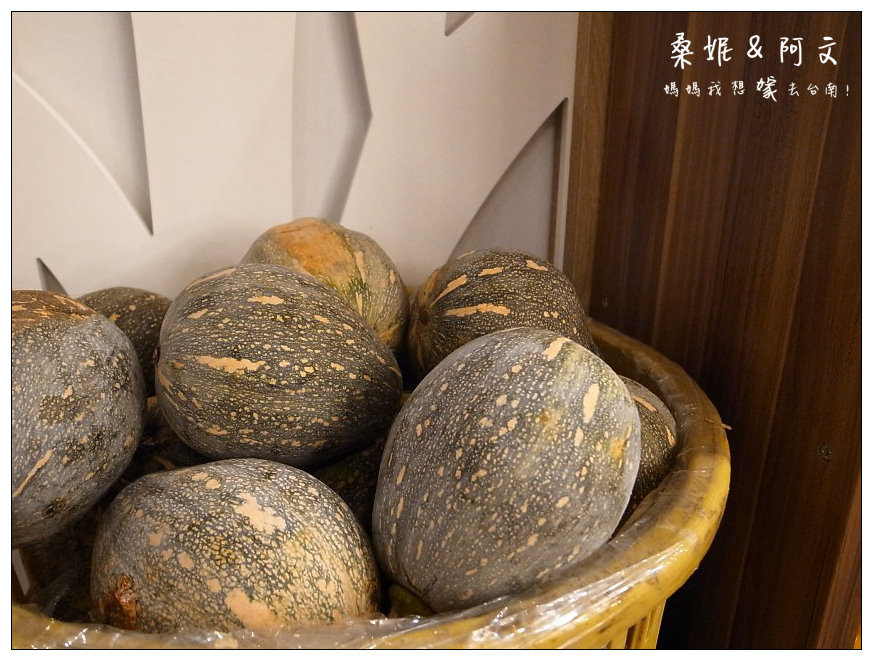 【台南安南區】洋南瓜鍋物專賣，黃澄澄的火鍋店，吃個鍋暖暖心!