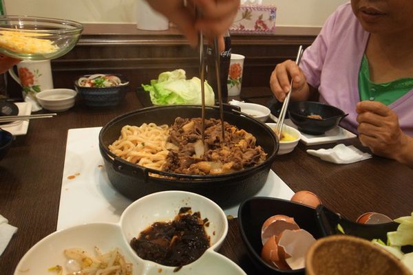【鳥松】來澄清湖時別忘了吃「金閣鍋物」喔! 優質肉品大大滿足啦^^