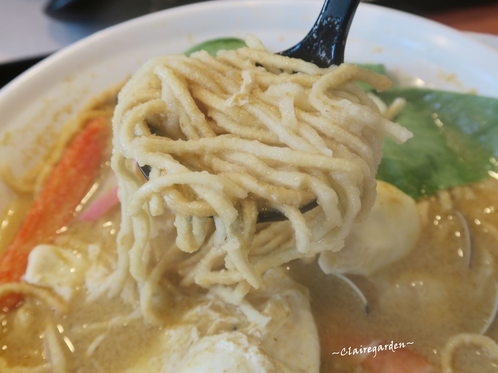 [南崁菜鳥覓食記] 餓人谷有間客棧人文茶館~澎湃料多椰香南洋海鮮麵