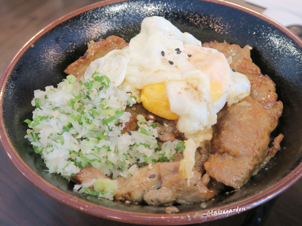 [南崁菜鳥覓食記]燒肉丼販(桃園中正店)~販賣機點餐。自助飲料吧