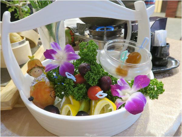 宜蘭 山渡空間食藝~旭蟹牛奶鍋。糖絲沙拉。分子料理果醋(讀者優惠) 宜蘭 山渡空間食藝~旭蟹牛奶鍋。糖絲沙拉。分子料理果醋(讀者優惠)