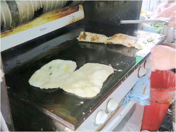 台北 捷運石牌站 無名手工蛋餅~食尚玩家推薦&小巷裡的人氣高CP值早餐店
