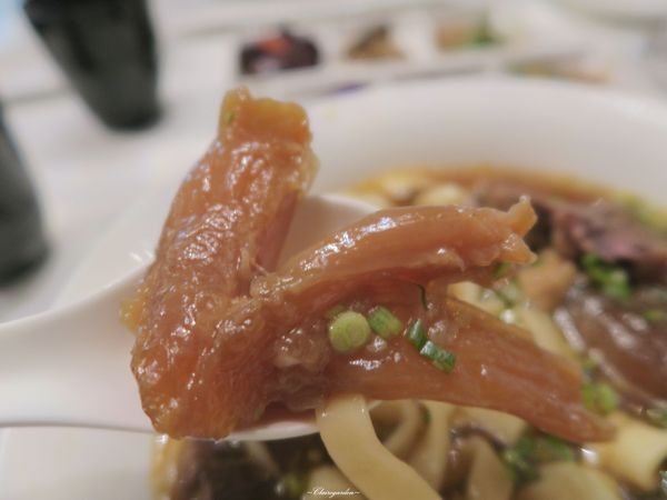 台北 捷運忠孝復興 天下三絕麵食館~高級餐廳裡享牛肉麵配紅酒