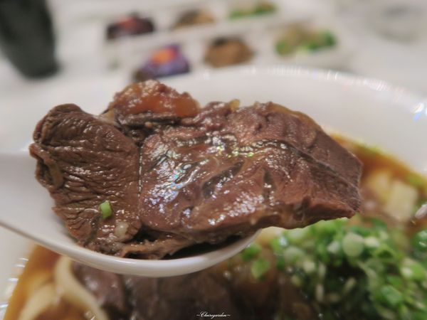 台北 捷運忠孝復興 天下三絕麵食館~高級餐廳裡享牛肉麵配紅酒