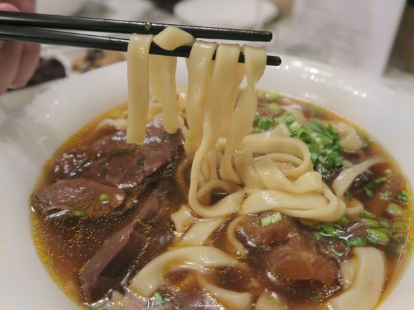 台北 捷運忠孝復興 天下三絕麵食館~高級餐廳裡享牛肉麵配紅酒