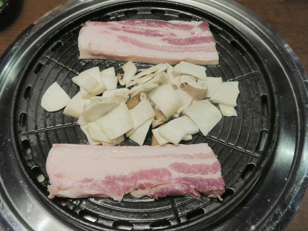 台北 捷運中山站 韓金館~起司。起司。五花肉的進擊