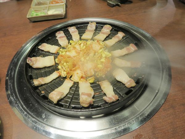 台北 捷運中山站 韓金館~起司。起司。五花肉的進擊