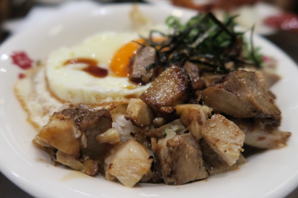 台北 捷運西門站 誠屋拉麵(寶慶店)~拉麵店的美味半熟蛋叉燒丼飯