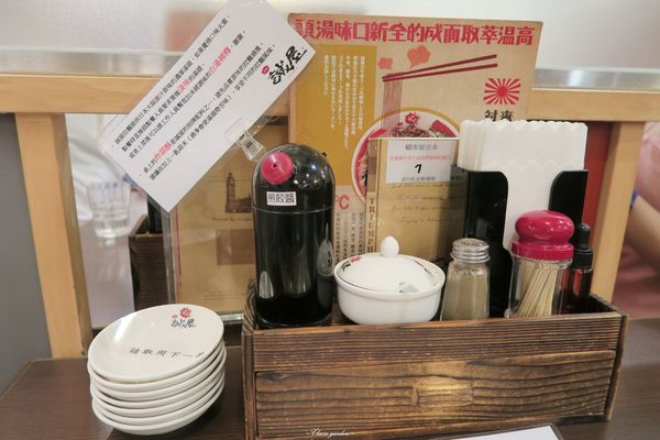 台北 捷運西門站 誠屋拉麵(寶慶店)~拉麵店的美味半熟蛋叉燒丼飯
