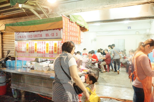 [北投在地美食]台北 芳芳江蘇水餃~味美價廉的市場內人氣餃子店