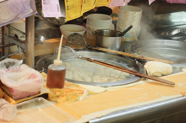 [北投在地美食]台北 芳芳江蘇水餃~味美價廉的市場內人氣餃子店
