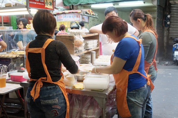[北投在地美食]台北 芳芳江蘇水餃~味美價廉的市場內人氣餃子店