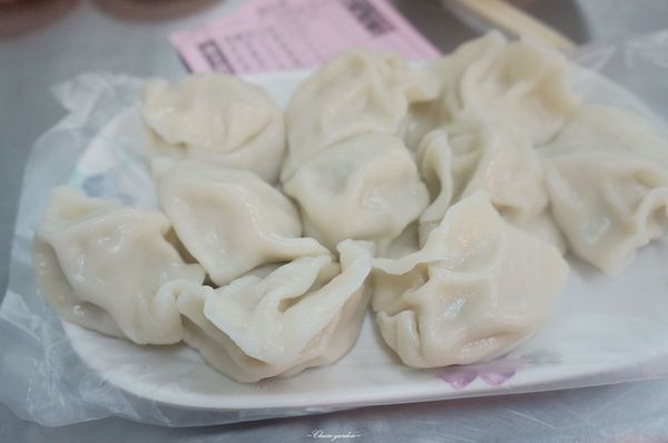 [北投在地美食]台北 芳芳江蘇水餃~味美價廉的市場內人氣餃子店