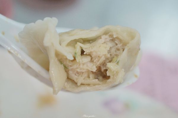 [北投在地美食]台北 芳芳江蘇水餃~味美價廉的市場內人氣餃子店