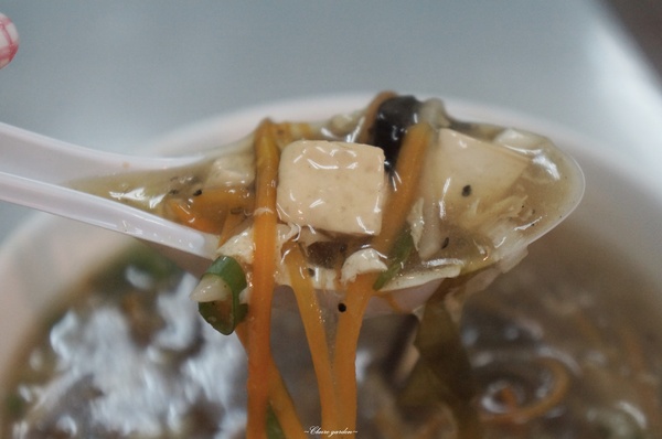 [北投在地美食]台北 芳芳江蘇水餃~味美價廉的市場內人氣餃子店