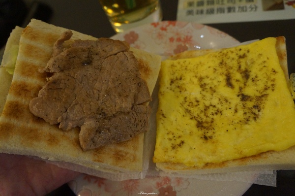 [北投在地美食]囍家炭烤三明治~一次大滿足之雙喜(豬排+馬鈴薯)炭烤三明治
