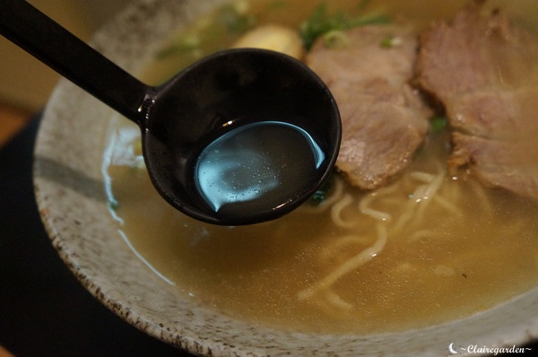 [北投在地美食]台北滿客屋拉麵~來自溫泉的蛋和豆腐，大推的其實是排骨XD