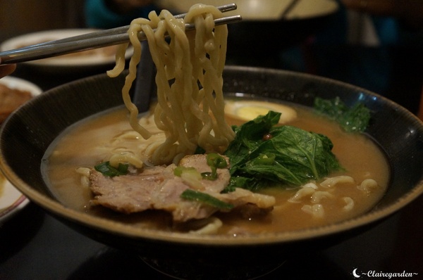 [北投在地美食]台北滿客屋拉麵~來自溫泉的蛋和豆腐，大推的其實是排骨XD
