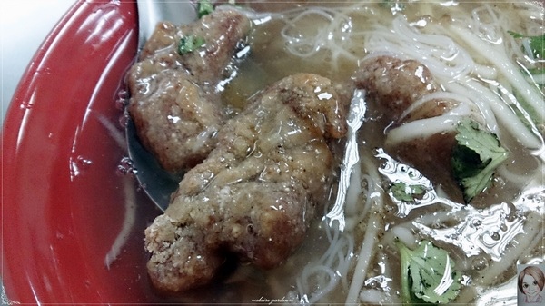 [庶民美食]台北捷運士林站太保赤肉羹~值得推薦的排骨酥米粉