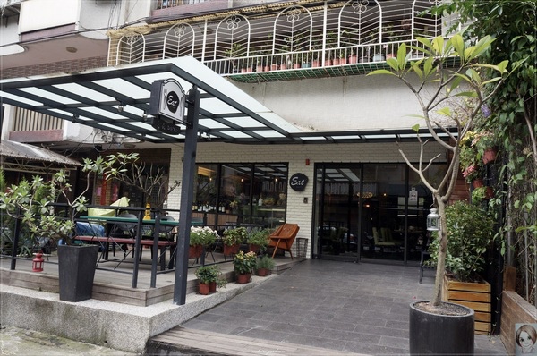 [試吃]台北捷運忠孝復興站Eat Eat Bistro~肥美鮮蝦&厚實干貝的美味義大利麵