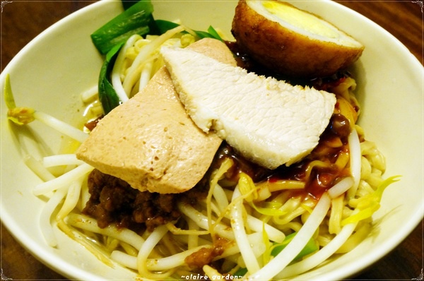 台北捷運芝山站廣澤擔仔麵~有炸蛋的麵&找不到的臭豆腐