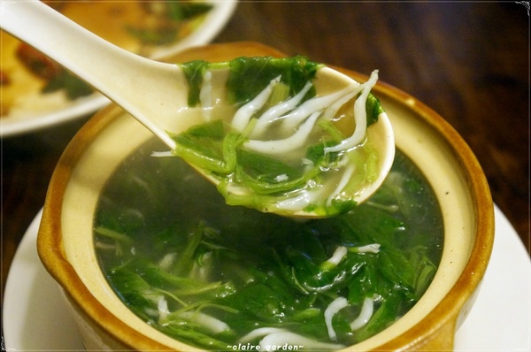 台北捷運芝山站廣澤擔仔麵~有炸蛋的麵&找不到的臭豆腐