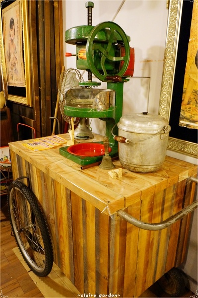台北捷運中山站 午食年代蹦啾好吃餐廳 ~懷舊氣氛餐廳賣的竟然是？？