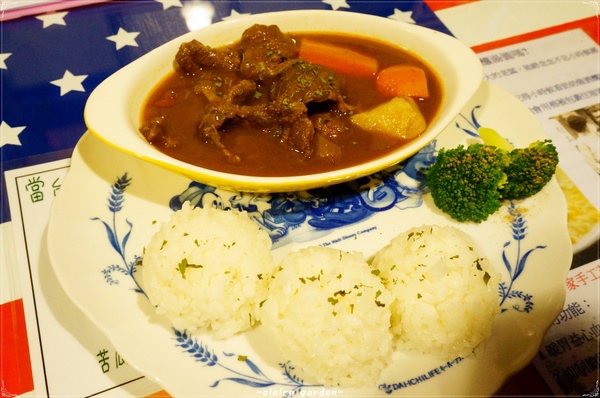 台北捷運中山站 午食年代蹦啾好吃餐廳 ~懷舊氣氛餐廳賣的竟然是？？