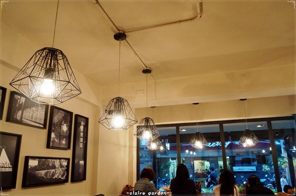 台北捷運公館站 路燈咖啡館~調色盤也上餐桌啦
