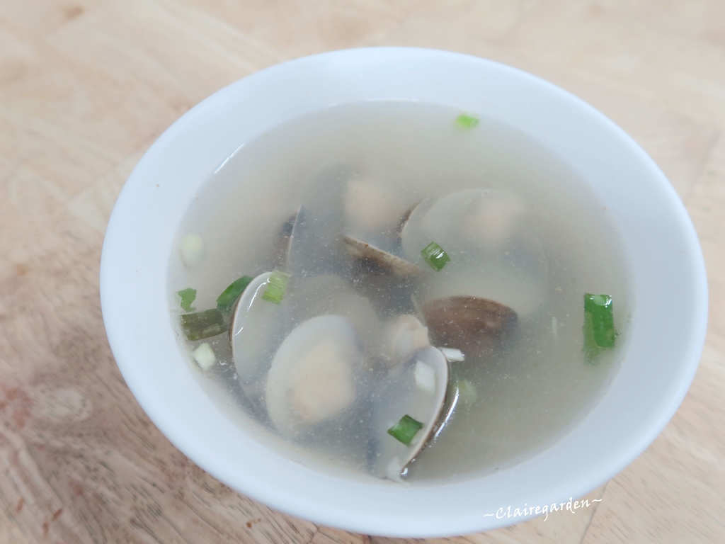 [南崁菜鳥覓食記] 道地滷肉飯~人氣平價小吃，肥的(魯肉)瘦的(肉燥)這裡通通有，六樣200元有找