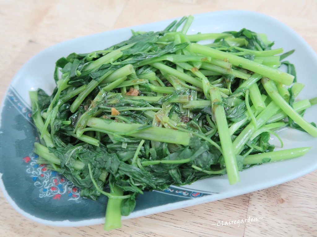 [南崁菜鳥覓食記] 道地滷肉飯~人氣平價小吃，肥的(魯肉)瘦的(肉燥)這裡通通有，六樣200元有找